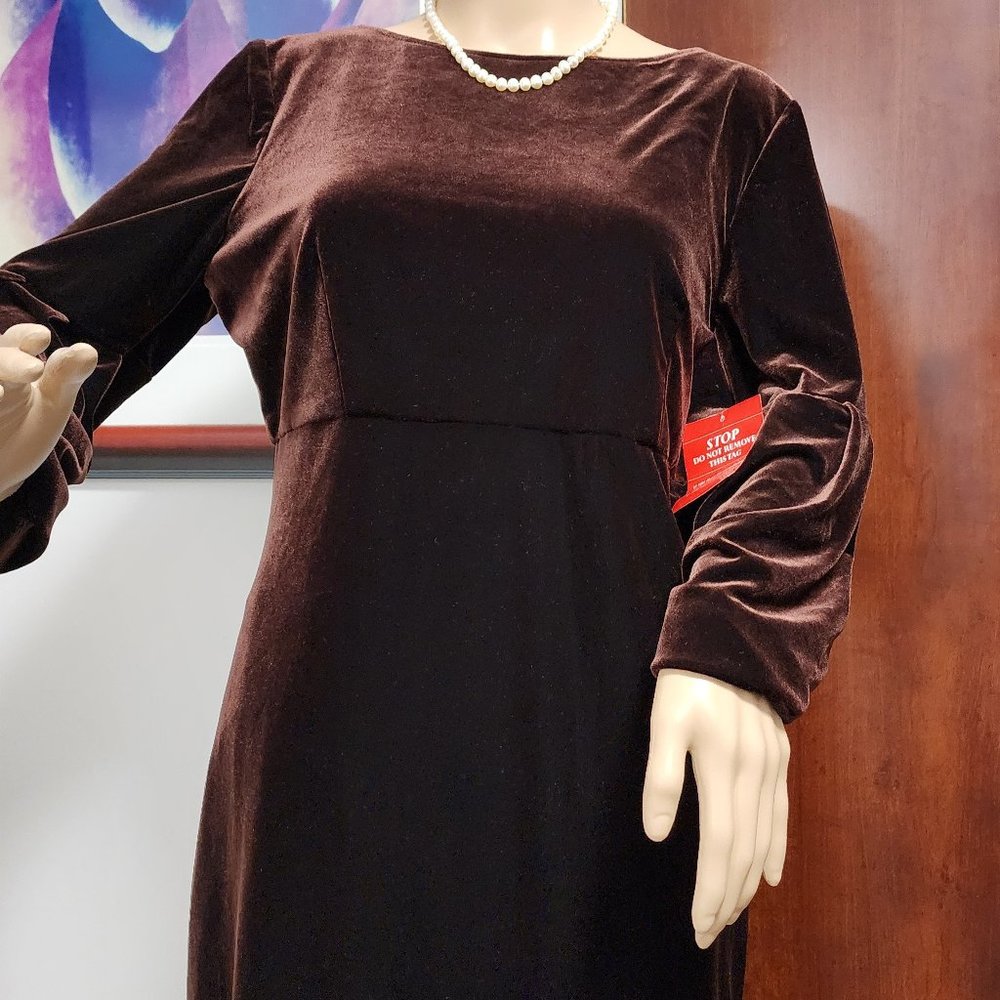 Timeless and chick velvet dress.